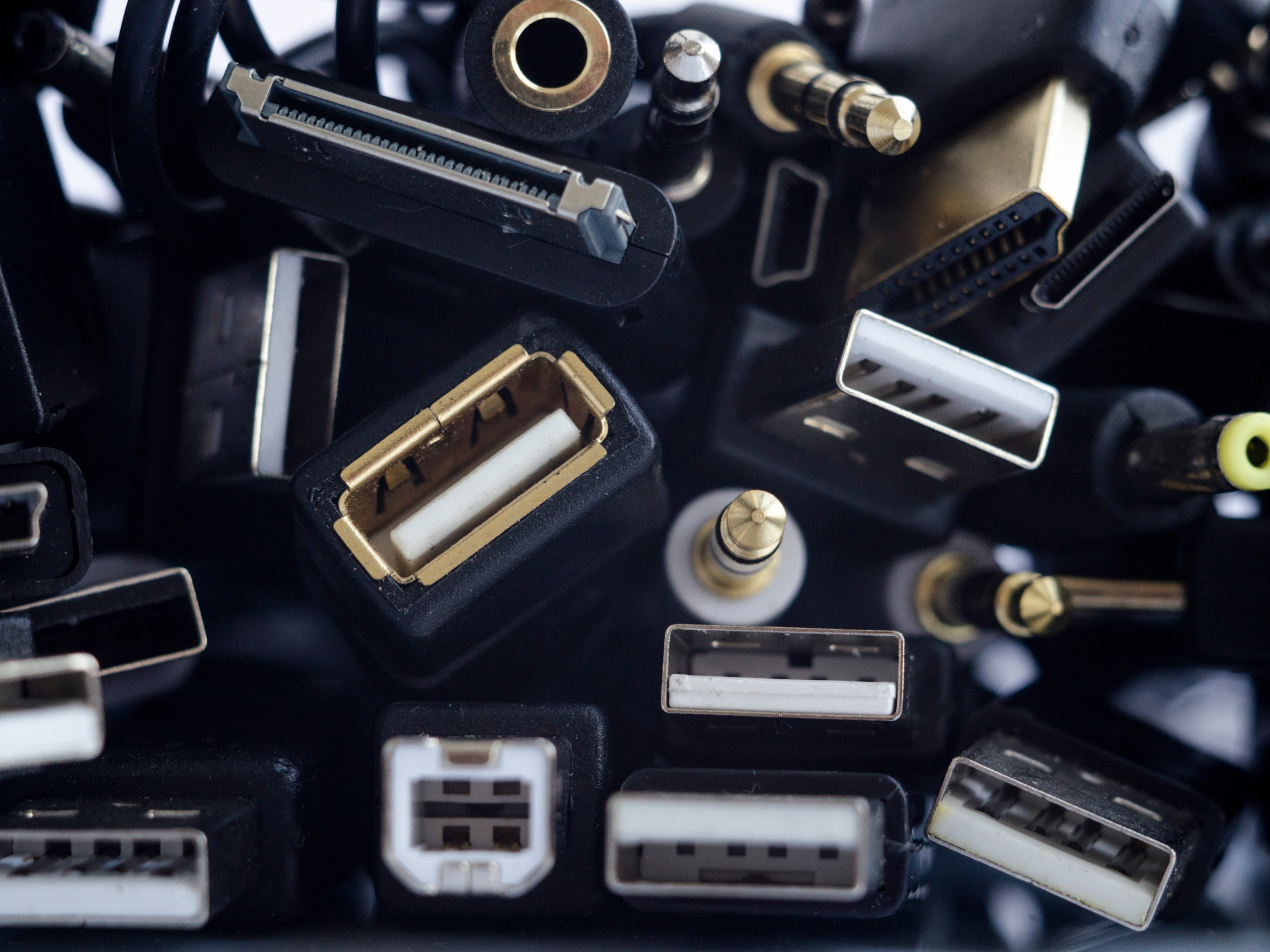 different USBs, power cables, and data cables in the same image